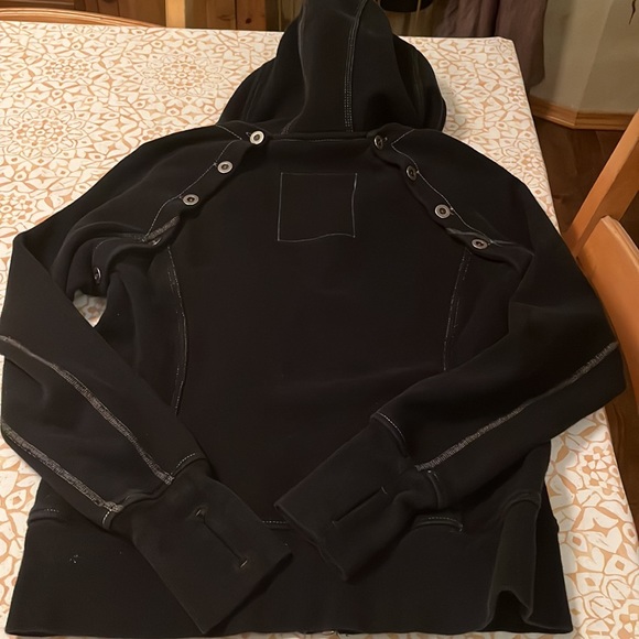 Lululemon Special Edition hoodie. Detachable sleeves. Size 10. Dark blue/black. - Picture 6 of 7